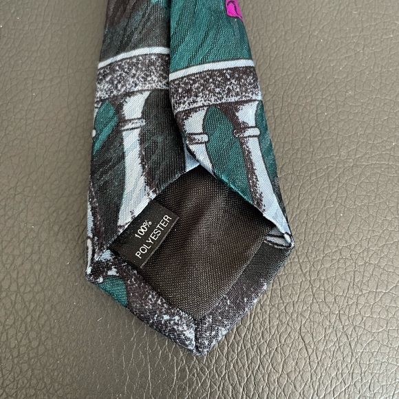 Disney Mickey & Minnie Tie - Picture 2 of 3